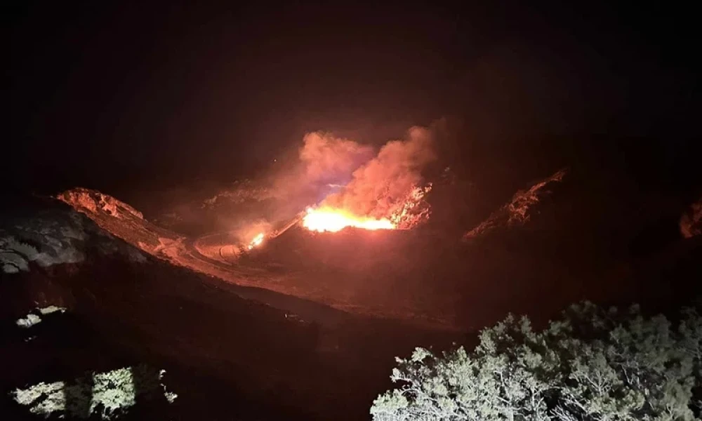 Μήλος: Η φωτιά είναι σε ύφεση- Χωρίς ενεργό μέτωπο η πυρκαγιά (Βίντεο)